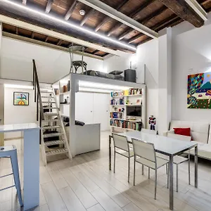 Apartment Historic Center Cozy Loft, Rom